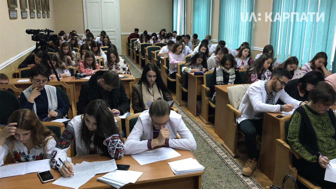 Близько 80 студентів медуніверситету долучилися до написання диктанту єдності