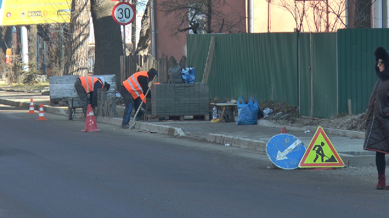 Капітальний ремонт вулиці Вовчинецької планують завершити до червня цього року
