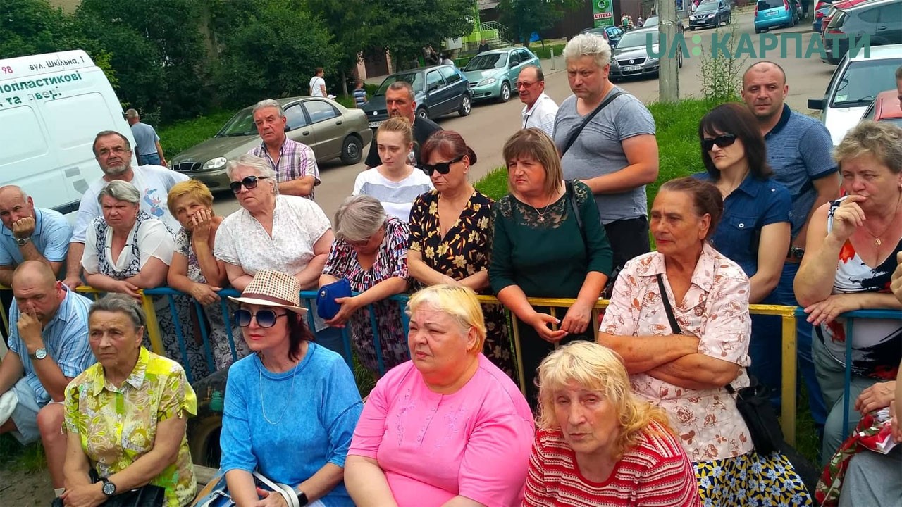 Мешканці Хоткевича протестують проти будівництва 12-поверхівки для учасників АТО 