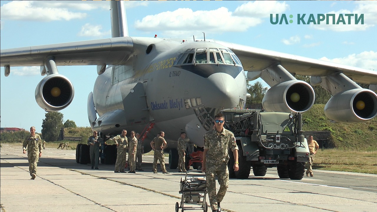 Українські військові літаки повернулися із польського авіашоу до Франківська