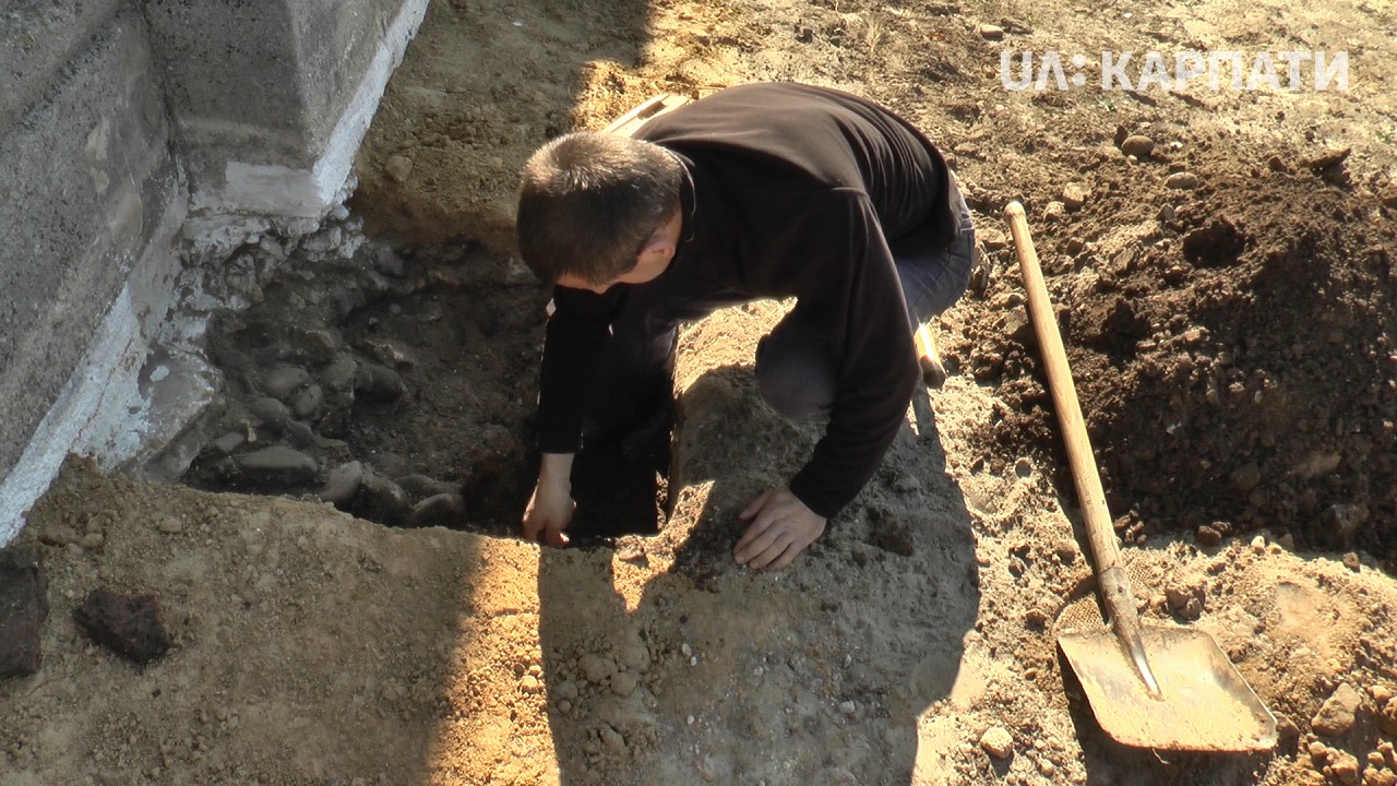 Артефакти доби Середньовіччя знайшли під час розкопок в Галицькому районі
