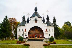 Суспільне Карпати транслюватиме богослужіння із монастиря на «Козацьких могилах», яке очолить Митрополит Епіфаній