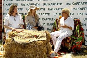 Народні ремесла та покази гуцульського одягу: виїзна студія UA: КАРПАТИ у Косові